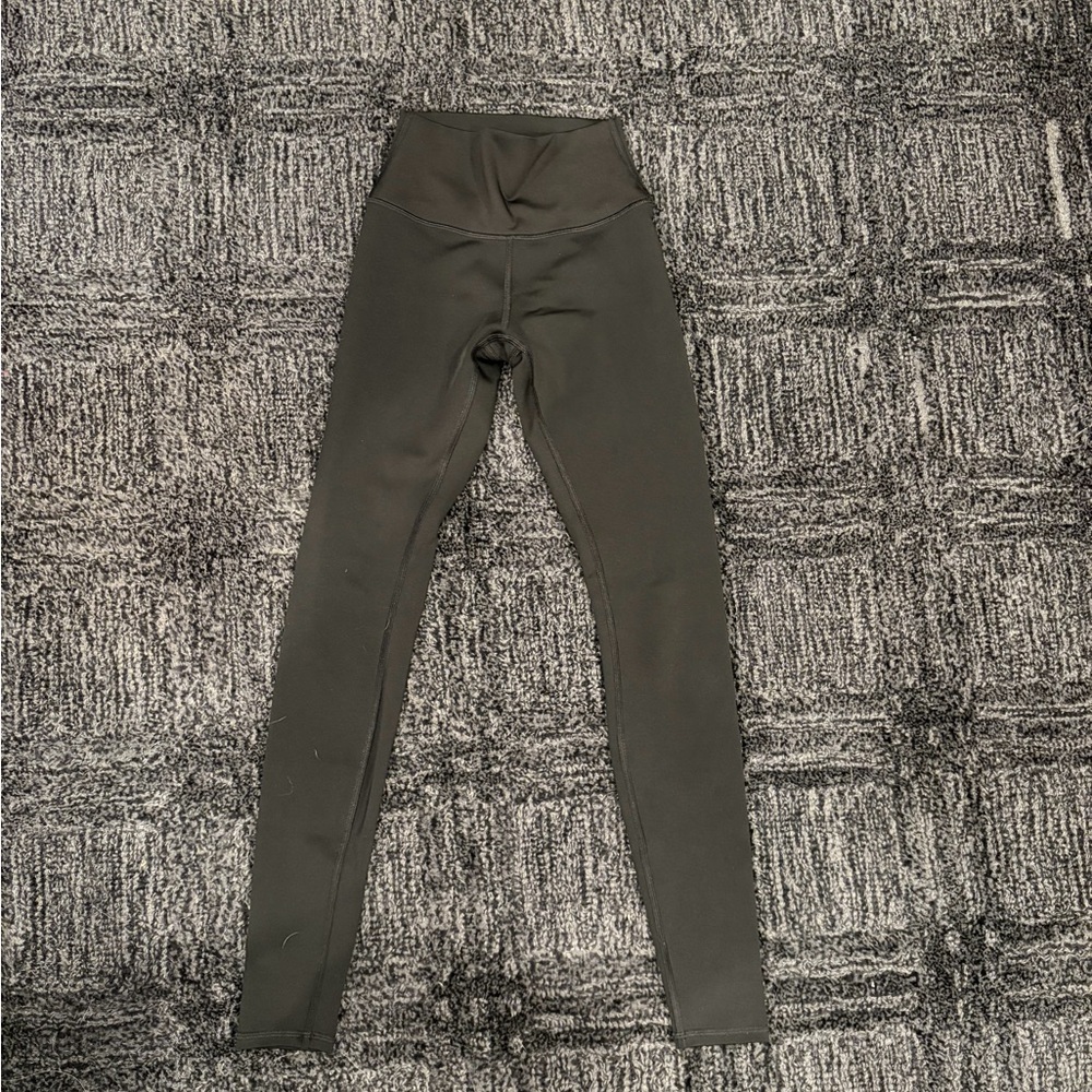 ALO Yoga 7/8 High-Waist Airlift Leggings - Picture 4 of 6